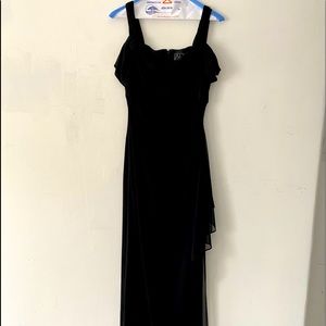 EUC ALEX SLEEVELESS EVENING GOWN